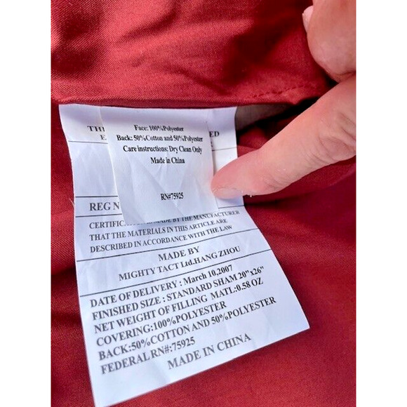 Comforter Set Mighty Tact Full/Queen Size Comforter 86" x 86" Dated 2010 - Picture 14 of 14